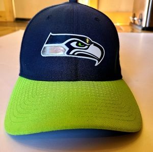 Seattle Seahawks Boys Two-Tone Team Classic 39Thirty Flex Hat